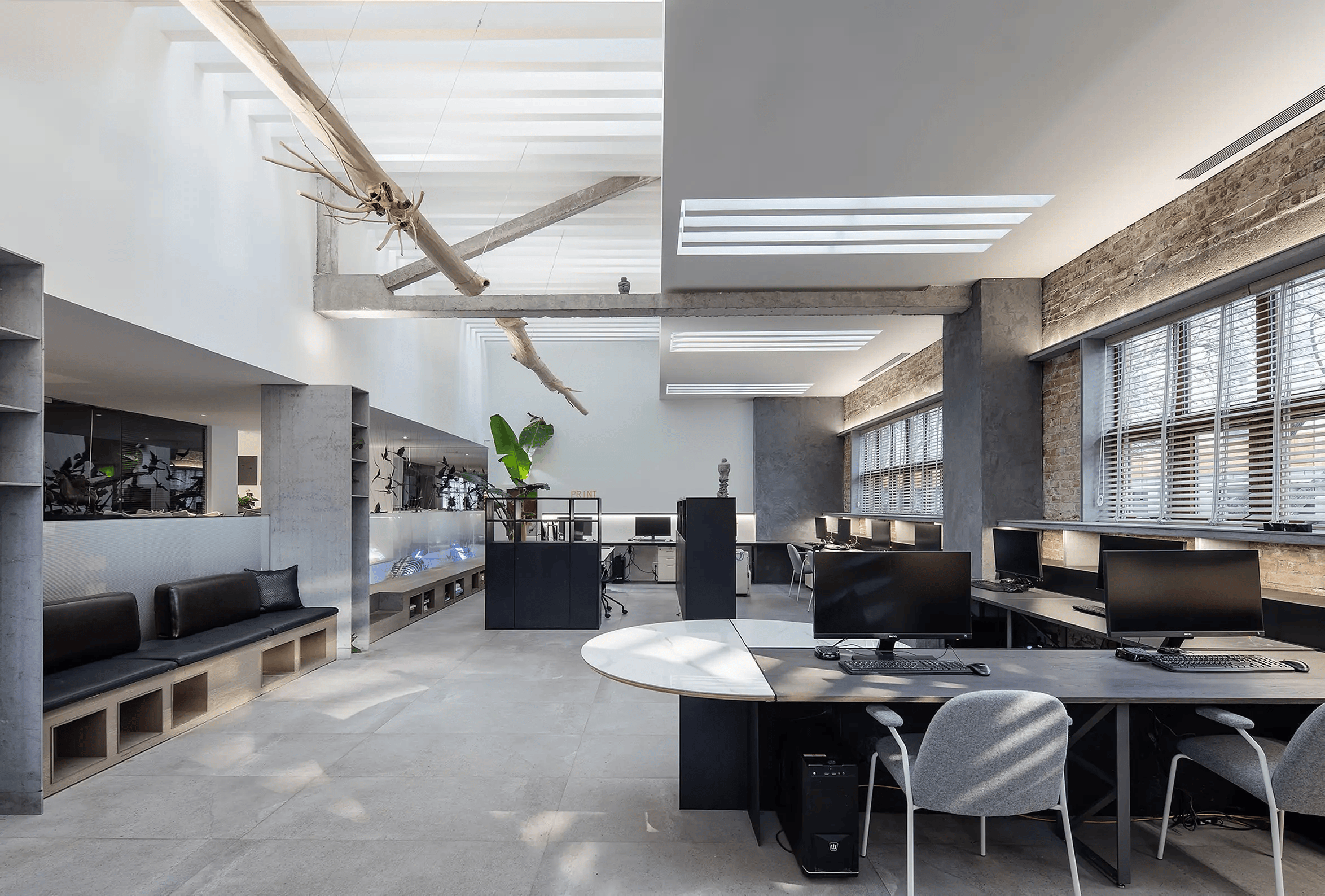 從空白畫布到高效工位：辦公室平面規劃的黃金法則